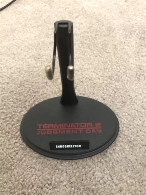 HOT TOYS TERMINATOR Judgment Day Endoskeleton Scale Figure STAND BASE ONLY