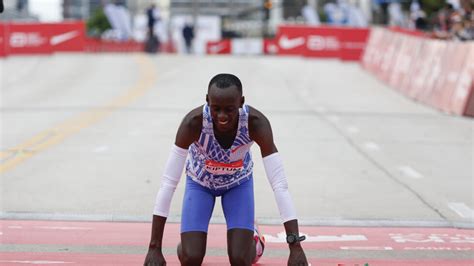 El keniano Kiptum pulveriza el récord mundial de Kipchoge en el maratón