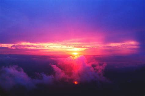 Foto de pôr do sol crepúsculo céu roxo rosa nuvens aéreas Imagem