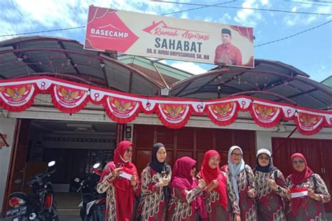 Rumah Aspirasi Sahabat Novri Ompusunggu Bagikan 1000 Bendera Merah