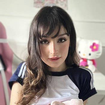 Lola Atelie Babe Page Watch This Adult Model On FreeOnes