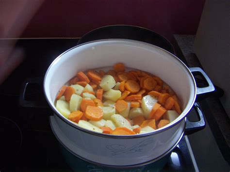 Pommes De Terre Et Carottes A La Vapeur