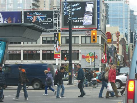 Toronto, YONGE STREET | SkyscraperCity Forum