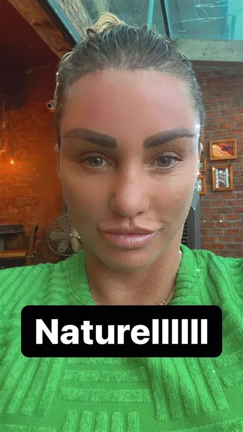 Katie Price shows off her new face in 'natural' selfie during tropical
