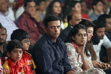 Rahul Dravid Photos, Batting Style, Rare Images | SuccessStory