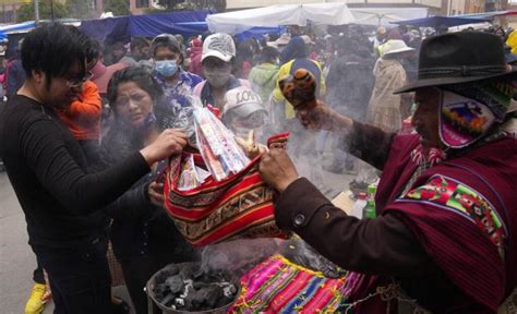 Fiesta De Las Miniaturas Inicia Con Ritos Al Ekeko En Bolivia