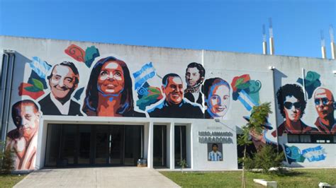 La Facultad Inaugur Un Nuevo Mural De Referentes Populares Elegidos