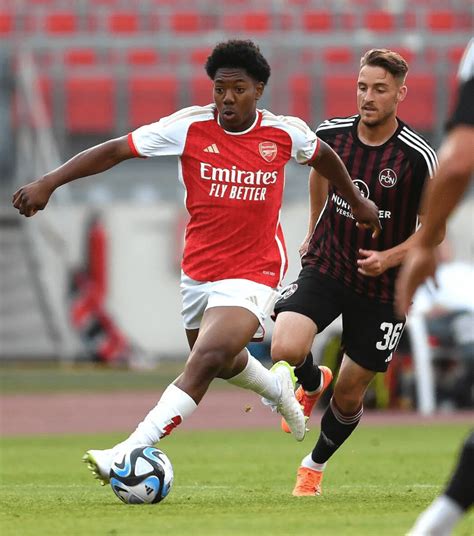 Arsenal Invincible Offers Advice To Youth Stars Nwaneri Lewis Skelly