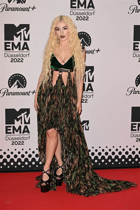 Mtv Emas 2022 Los Mejores Looks De La Alfombra Roja Grazia