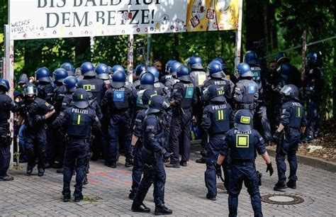 Hohe Kosten und viel Zeit Polizeieinsätze bei Fußballspielen in RLP