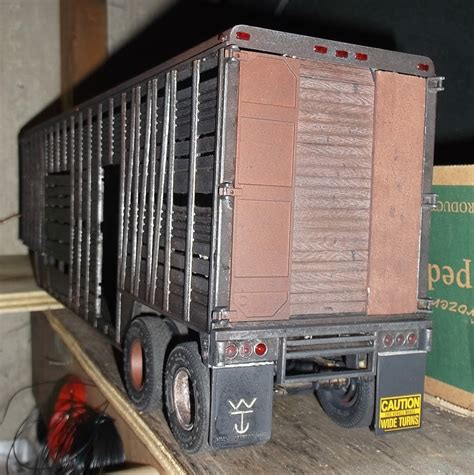 Wilson Livestock Van Trailer Plastic Model Vehicle Kit Scale