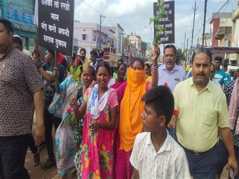 Women Are In Agitation For 9 Days To Remove Liquor Shop From Nandani