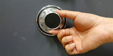 4 Easy Ways To Change Combination Locks Locksmith Dubai Blog