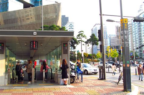 Most Popular Streets In Seoul Take A Walk Down Seoul S Streets And