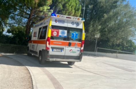 VeraTV It Incidente Sul Lavoro Al Cantiere Navale Giovane Operaio In