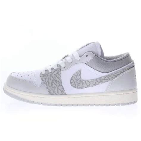 Baskets Nikes Airs Jordan 1 Low PRM Elephant Print Blanc Cdiscount