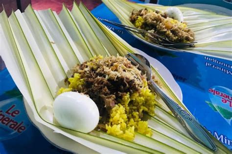 Penyajian Unik Nasi Kuning Khas Manado Dengan Daun Woka 52 OFF