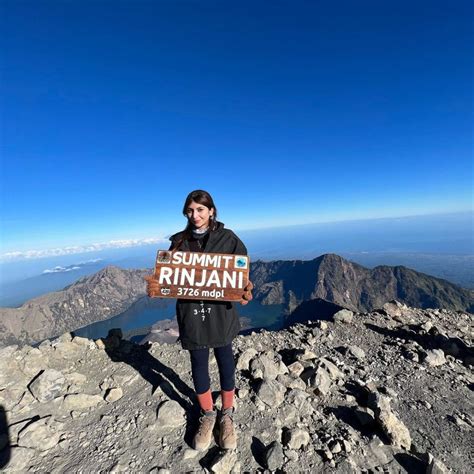 Seleb Yang Berhasil Mendaki Gunung Rinjani