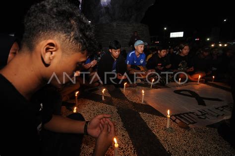 Aksi Doa Bersama Untuk Korban Kerusuhan Stadion Kanjuruhan Antara Foto