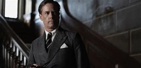 Guy Pearce Argues That Non-Trans Actors Should Be Able to Play Trans ...