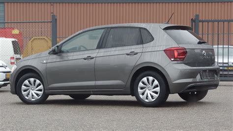 Volkswagen NEW Polo 2018 Comfortline Limestone Grey Metallic Walk