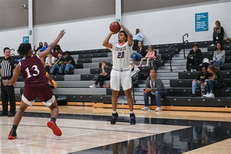 Coyote Basketball Split Versus Pima Chandler Gilbert Community