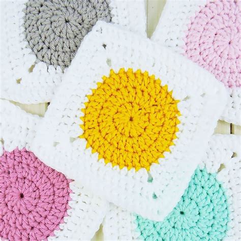 How To Crochet A Circle Granny Square At Betty Robin Blog