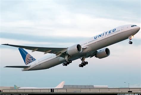 Boeing 777-300/ER - United Airlines | Aviation Photo #4135087 ...