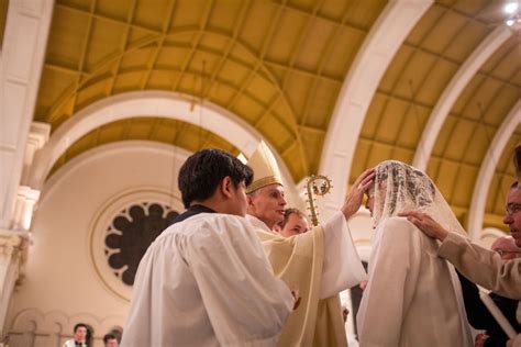 A Rosary For Priests A Guide For Gratitude And Intercession Office Of Vocations