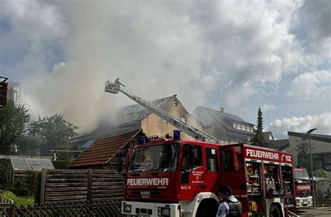 Feuer In Scheune Bringt Teile Des Daches Zum Einsturz