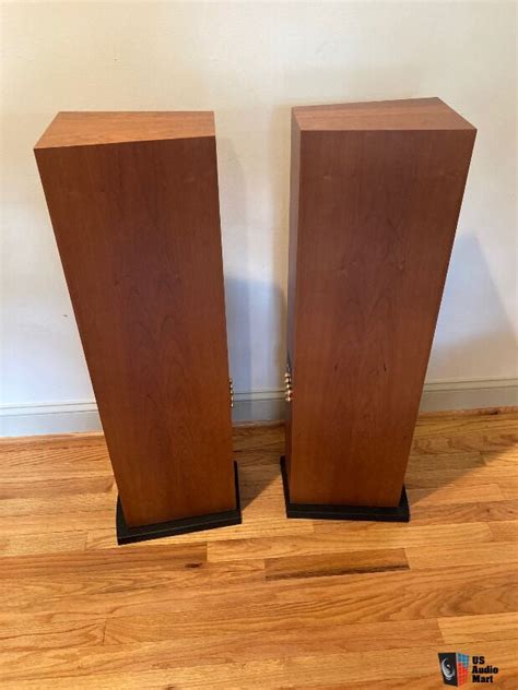 Linn Ninka Floor Speakers In Cherry Finish With Upgraded Hiquphon