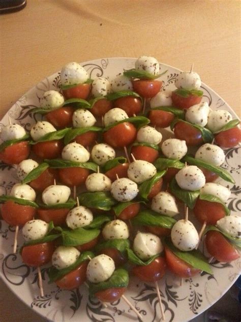 Tomaat Bolletje Mozzarella En Basilicum Hapjes Food Buffet Hot Sex