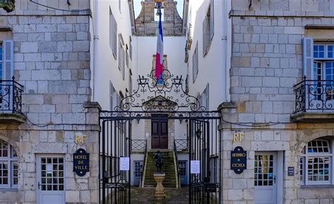 Rassemblement Sur Le Parvis De La Mairie Saint Jean De Luz