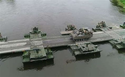 See How Fast A Floating Bridge Was Built By Troops To Move Tanks Across