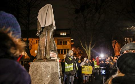 Gdańsk manifestacja pod pomnikiem księdza Jankowskiego Wiadomości