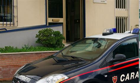 Aggredisce L Anziana Madre E Poi Si Scaglia Contro I Carabinieri