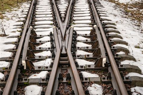 Fotos Gratis Ferrocarril De V A Estrecha Carriles Sem Foro Rojo