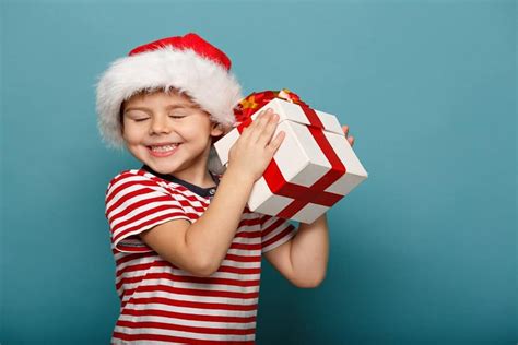 Id Es De Cadeaux Offrir Votre Enfant Pour No L Hera Magazine