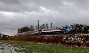 LOK Report Tschechien Zusammenstoß an einem Bahnübergang bei Dolní