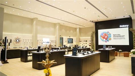 Samsung Inaugure Des Boutiques Haut De Gamme Ahmedabad Et Lucknow