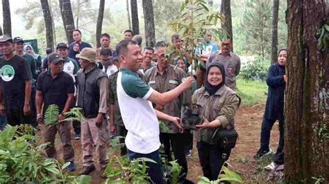 Peringati Hari Lingkungan Hidup Sampah Plastik Di Ciamis Bisa Ditukar