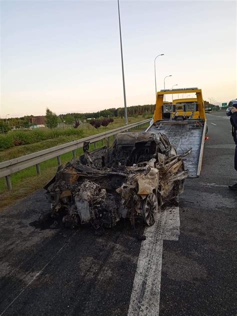 Straszny wypadek na autostradzie A1 pod Świeciem Samochód wbił się w