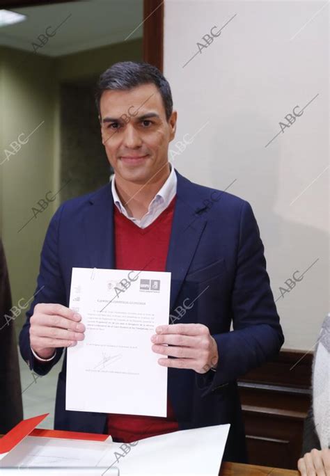 Pedro Sánchez presenta primeras iniciativas en el registro del Congreso