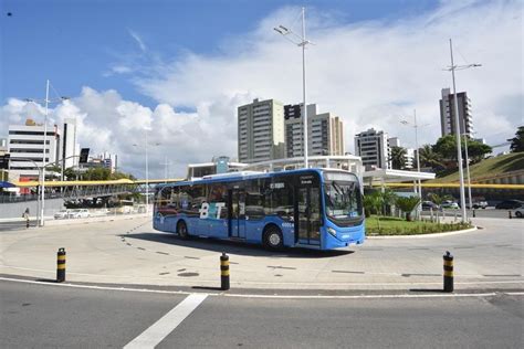 Ap S Abertura Da Esta O Pituba Nova Linha Do Brt Chega At Regi O Da