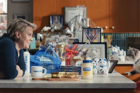 Kate Mckinnon Stars Alongside ‘mayo Cat In Hellmanns Super Bowl