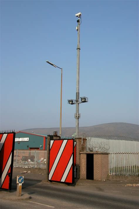 CAIN Photograph Belfast Peace Line Lanark3