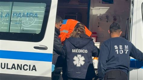 Agente De Polic A Al Mando De Una Moto Sufrio Una Fuerte Caida Por