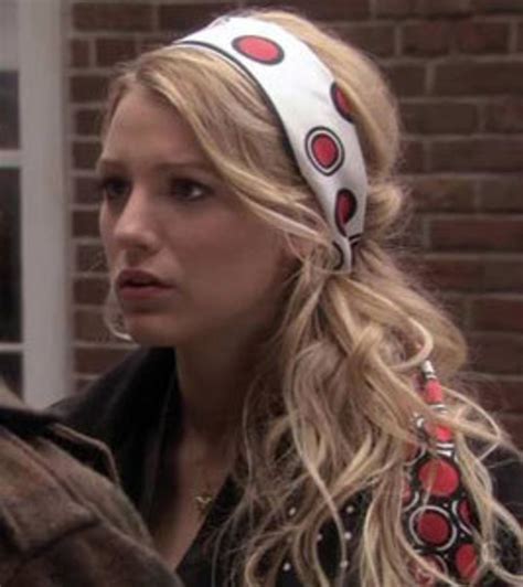 How To Dress Like Serena Van Der Woodsen College Fashion Scarf Hairstyles Headband