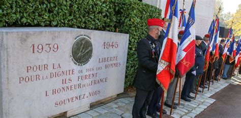 Commémoration du 8 Mai qui se déplace encore aux monuments aux morts