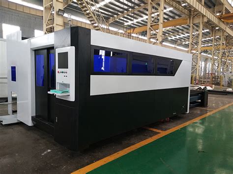 Full Closed Fiber Laser Cutting Machine With Pallet Changer 4kw Ipg